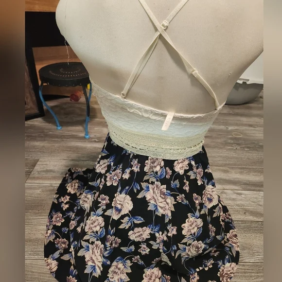 Dress 👗 - Picture 3 of 3